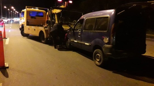 Estaba alcoholizado y se quedó dormido mientras manejaba en la Ruta 1