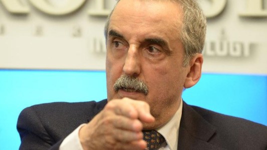 Moreno pidió tomar una medida como en 2002 "cuando Argentina no tenía presidente"