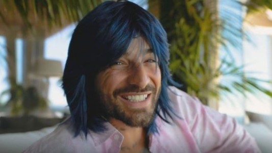 Maluma usó una peluca para pasar desapercibido, pero fue descubierto por sus fans