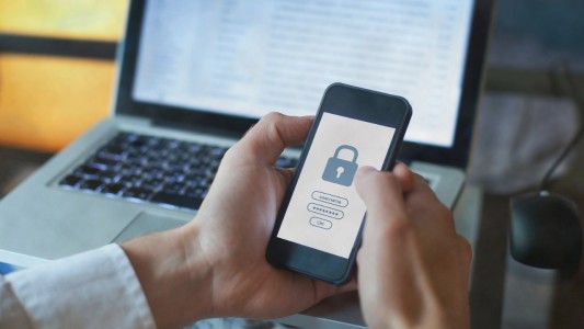 Oscar Martínez impulsa un proyecto sobre ciberdelitos