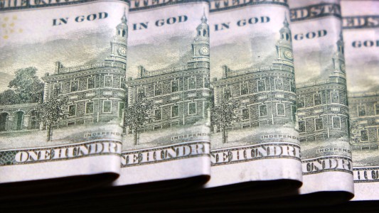 Se mantiene el blue y suben los dólares financieros