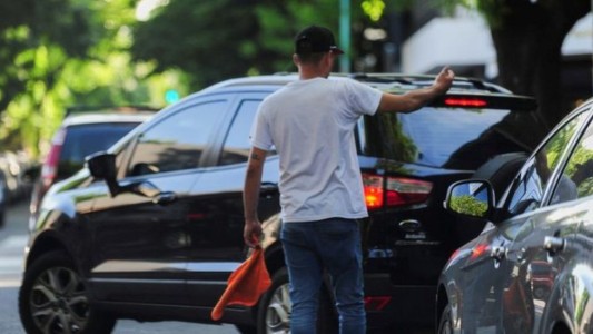 Cuidacoches quieren que se los reconozca como trabajadores