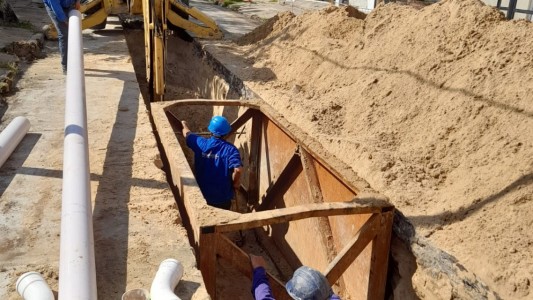 Aguas Santafesinas avanza con la renovación de redes cloacales