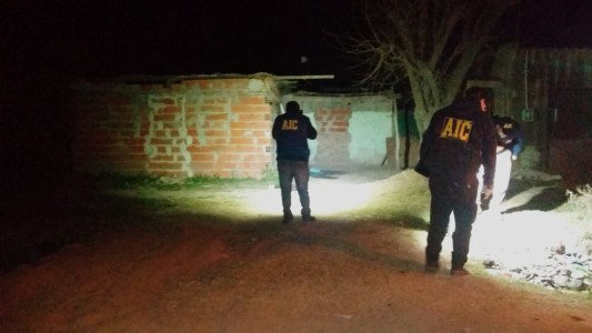 Lo balearon y cayó de la moto antes de llegar al Hospital: un santotomesino pelea por su vida
