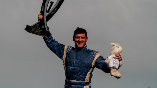 Pisa fuerte: un santafesino ganó cinco carreras consecutivas en el Top Race Junior