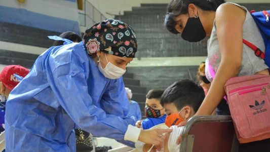 COVID-19: llega la primera entrega de 2,7 millones de vacunas pediátricas