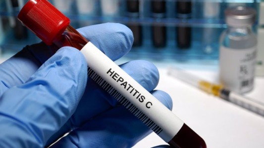 Solo el 18% de las personas diagnosticadas con hepatitis B y C realizan tratamiento