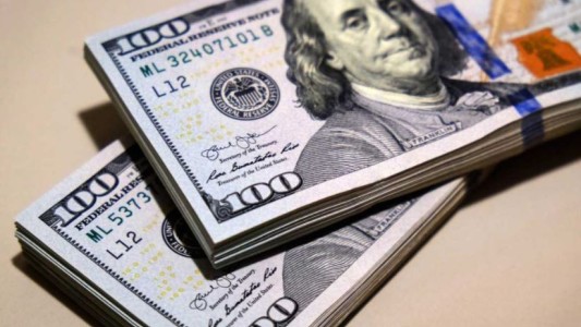 Efecto Massa: el dólar blue bajó $18 y cerró a $296