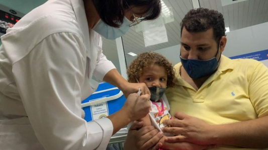 Covid: Hoy empiezan a vacunar a menores de entre 6 meses y 3 años