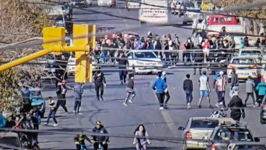 Piden que le quiten planes sociales a los detenidos tras intentar saquear un supermercado