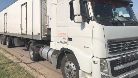 Bajó del camión en la ruta para orinar y le robaron $ 5 millones