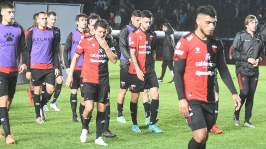 A la dura derrota ante Independiente, se sumó el desgarro del Pulga en Colón