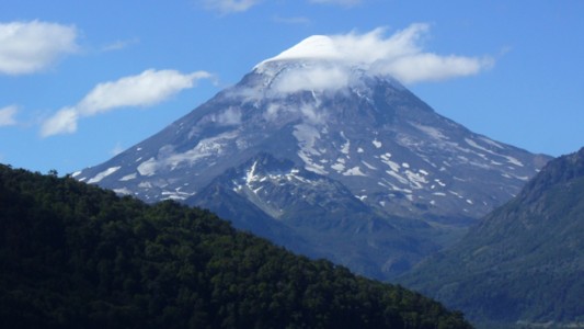 El Gobierno declaró  al Volcán Lanín "sitio sagrado mapuche": rechazo en Neuquén