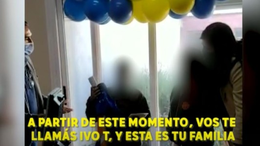 Un juez transformó su despacho en una Bombonera para comunicarle su adopción a un niño de 11 años