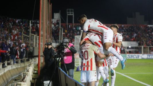 Unión venció 2 a 1 a Vélez en el 15 de Abril