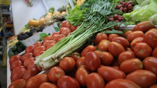 El cambio de hábitos de la gente en las verdulerías: de acopiar a "buscar el día a día"