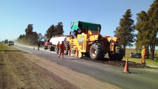 Repavimentan la Ruta Provincial 90 en el departamento General López