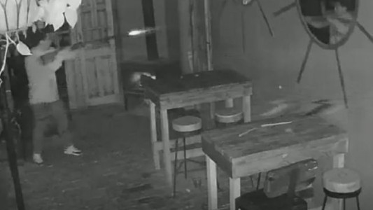 Video: un penitenciario atacó a los escopetazos a empleados y clientes de un bar de Mercedes