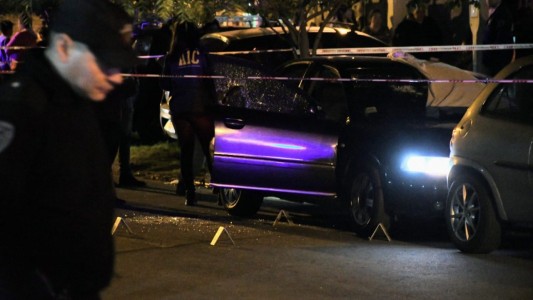 "La mafia no perdona, gil": asesinan a balazos a un hombre en Rosario y dejan un cartel