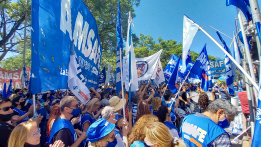 En medio del paro, los docentes marchan esta mañana a Casa de Gobierno