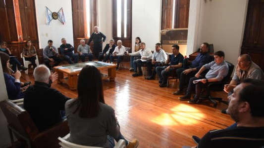 Fuego en las islas: el acalorado reclamo del intendente Javkin a su par de Victoria