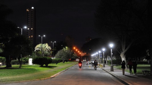 Parque Garay: Vandalizaron el sistema de iluminación que se instaló hace poco