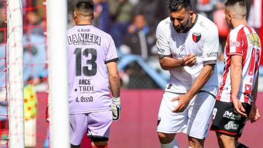 Colón jugó mal y perdió ante Barracas