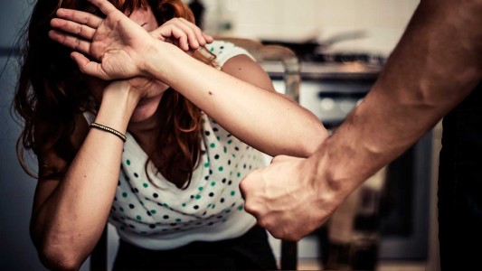 Horror en zona sur de Rosario: apuñaló a su pareja delante de su hija de 4 años