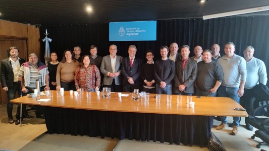 Mirabella, Calvo y presidentes comunales se reunieron con representantes del Ministerio de Turismo y Deportes