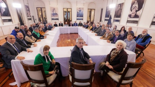 El presidente consiguió una foto de unidad en respaldo a Cristina