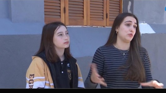 Video: motochorros en acción en Barrio Candioti asaltaron a dos adolecentes en la calle