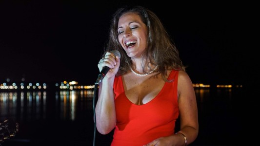 Viernes de peña: Luciana Tourné pasó por los estudios de Telefe Santa Fe