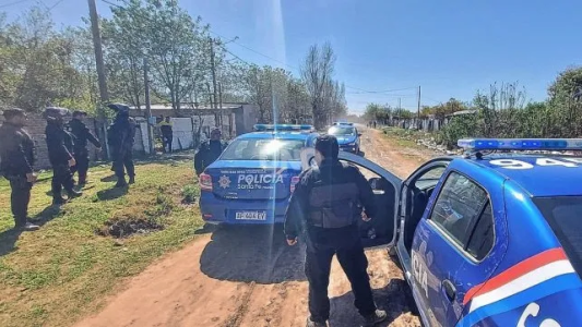 Un preso escapó de la cárcel de Las Flores y tomó a un chico de rehén