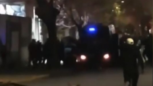Batalla campal en Mataderos: 15 policías heridos y 11 detenidos
