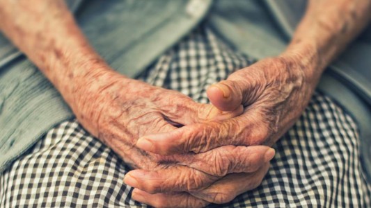 Una de cada cuatro personas mayores vive en hogares con pobreza estructural