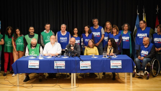 Los docentes deciden hoy si aceptan la oferta salarial del Gobierno