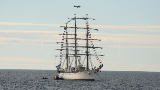 La Fragata Libertad no puede arribar al puerto de Buenos Aires