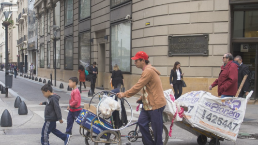 El Gobierno trabaja en un bono para los sectores más vulnerables