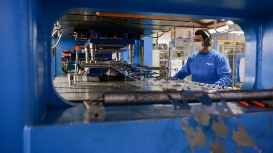 Industriales le reclaman al Gobierno un "dólar pyme"