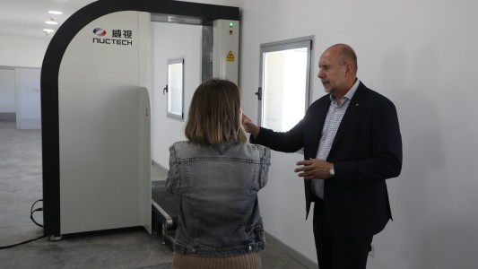 Perotti recorrió la finalización de obra de la nueva Alcaidía de Las Flores