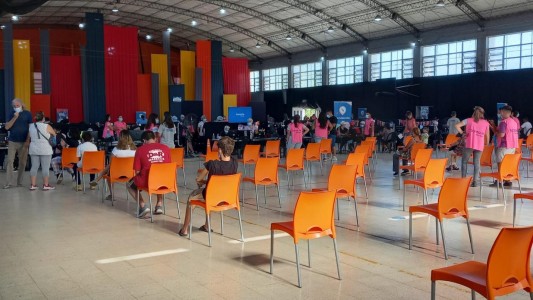 La Esquina Encendida, el vacunatorio que se armó a contrarreloj y al que "te daba miedo entrar"