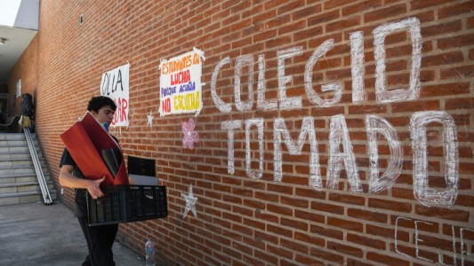 Toma de escuelas en Buenos Aires: los estudiantes reclaman diálogo con el gobierno