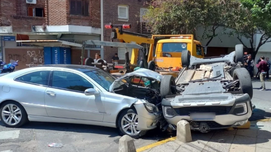 Tremendo choque y vuelco en Urquiza y Lisandro de la Torre