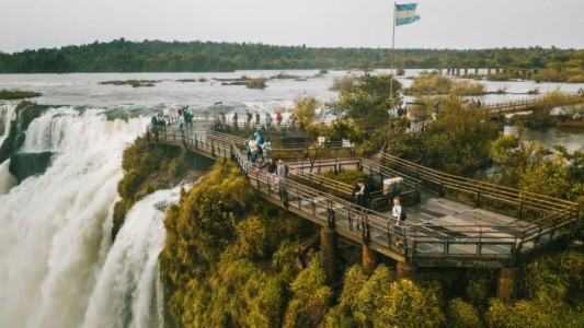 Por la creciente del Río Iguazú, cierran la Garganta del Diablo en Cataratas