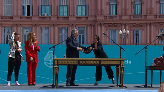 Alberto Fernández tomó juramento a las nuevas ministras