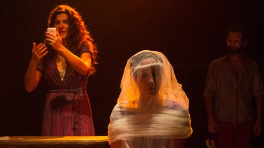 Se presenta la obra “Medea va” en el escenario de la Sala Marechal del Teatro Municipal