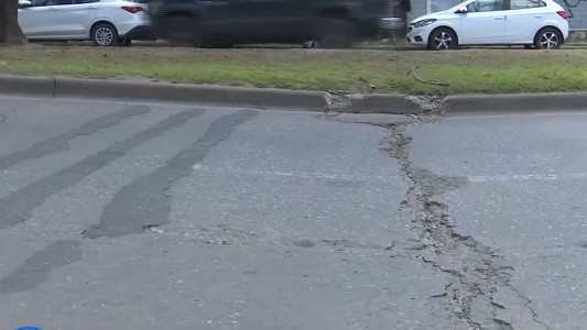 Preocupación por el hundimiento de la calzada en Boulevard al 900
