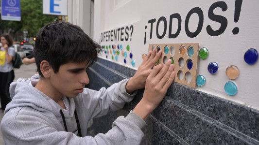 Rosario tendrá el primer mural en Braille para visibilizar ese sistema de comunicación de los ciegos