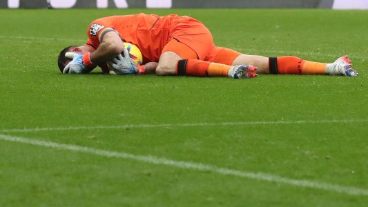 Otra alarma en la selección argentina: el Dibu Martínez tuvo que abandonar un partido