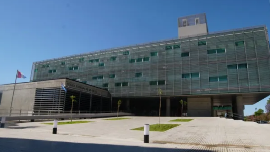 Un jefe policial fue condenado por agredir a dos mujeres y un hombre en la calle